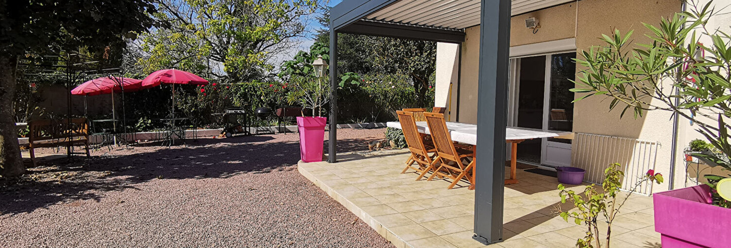 Maison 10 Pièces 210 m² à vendre à Azay-le-Brûlé (79400)