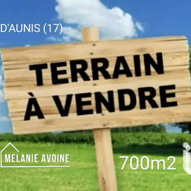 Terrain 700 m²