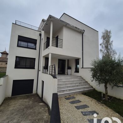 Maison 8 pièces 499900 €