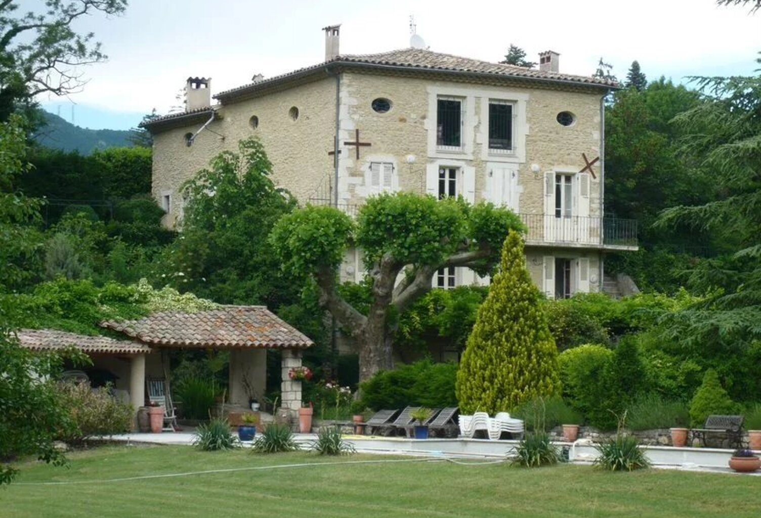 Dieulefit, maison en pierre magnanerie — photo 1