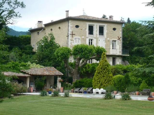 Dieulefit, maison en pierre magnanerie — photo du bien