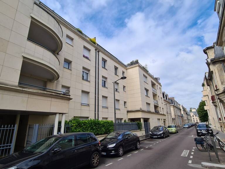 Beau type 1 meublé en résidence — photo 1