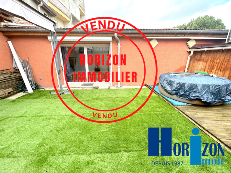 EXCLUSIVITE : MONTROND-LES-BAINS MAISON DE VILLE AVEC JARDIN — photo 1