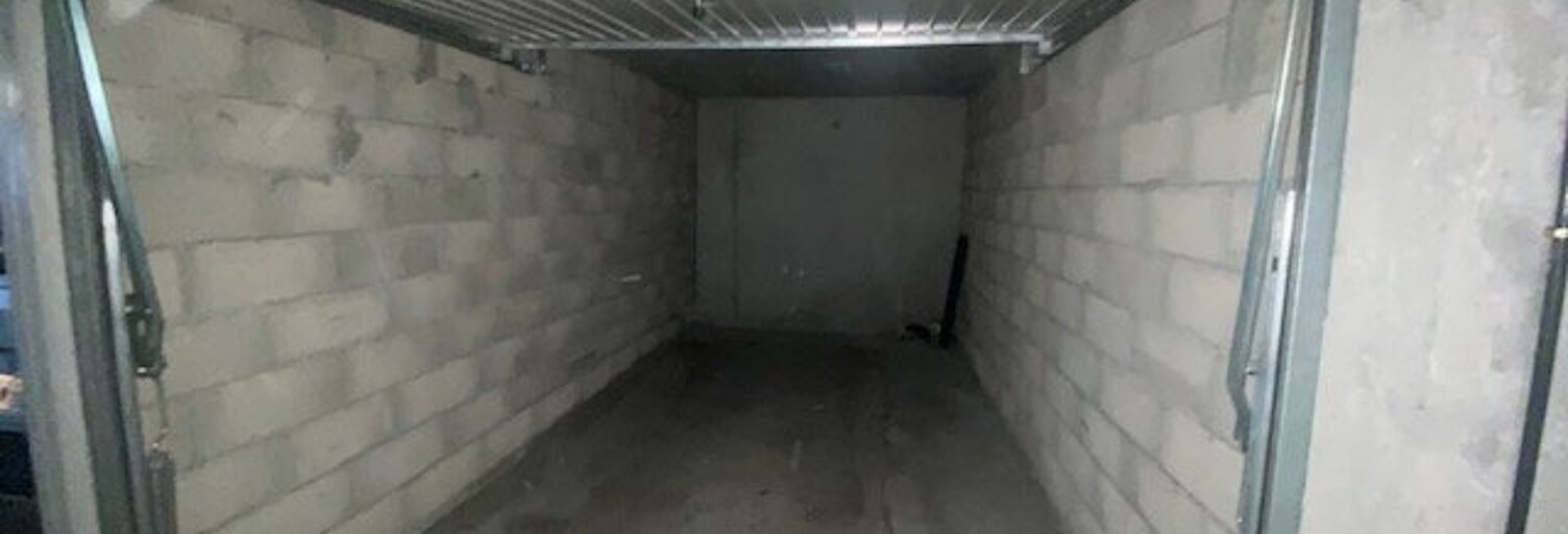 Garage   m² à louer à Saint-Étienne (42000)