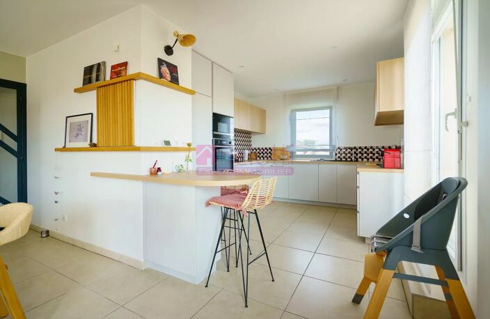 APPARTEMENT DE TYPE 5 + TERRASSE ET GARAGES — photo 4