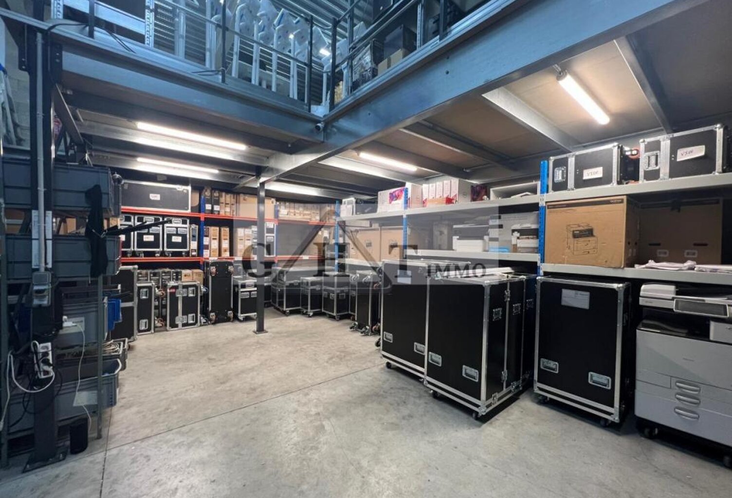 ENTREPOT 140 M² A LOUER VILLENEUVE LA GARENNE — photo 1