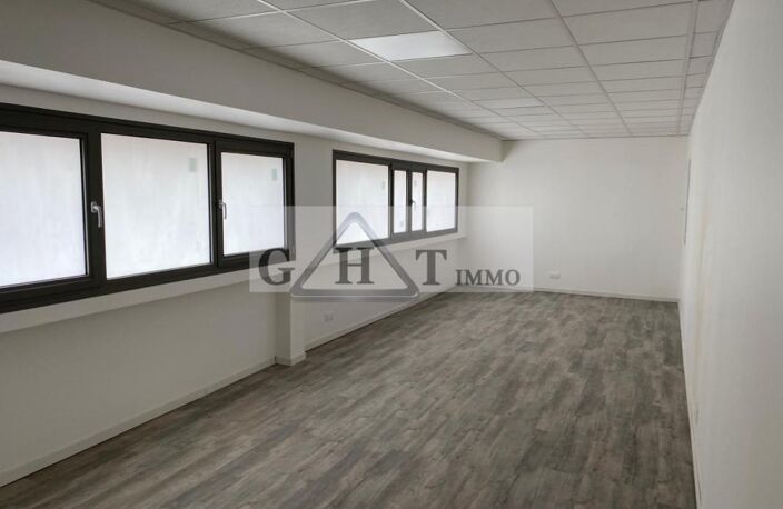 ENTREPOT 140 M² A LOUER VILLENEUVE LA GARENNE — photo 4