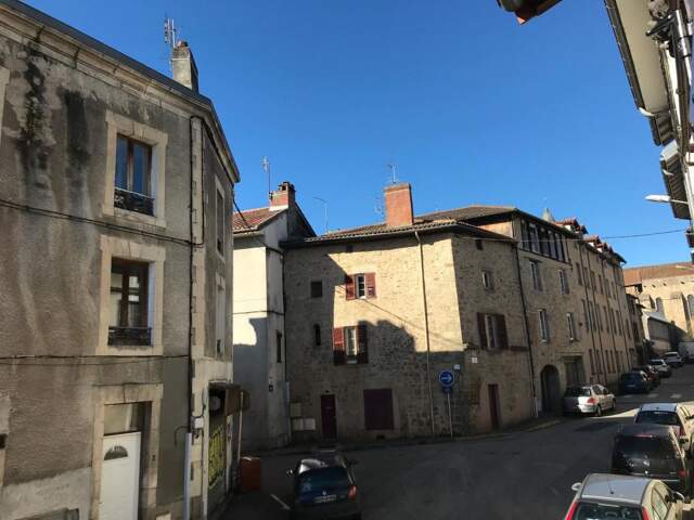 Maison de ville au cœur de Saint Junien — photo du bien