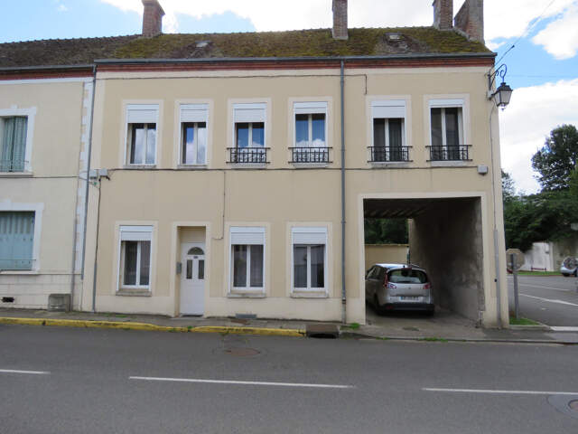 Immeuble à Nogent-sur-Vernisson — photo du bien