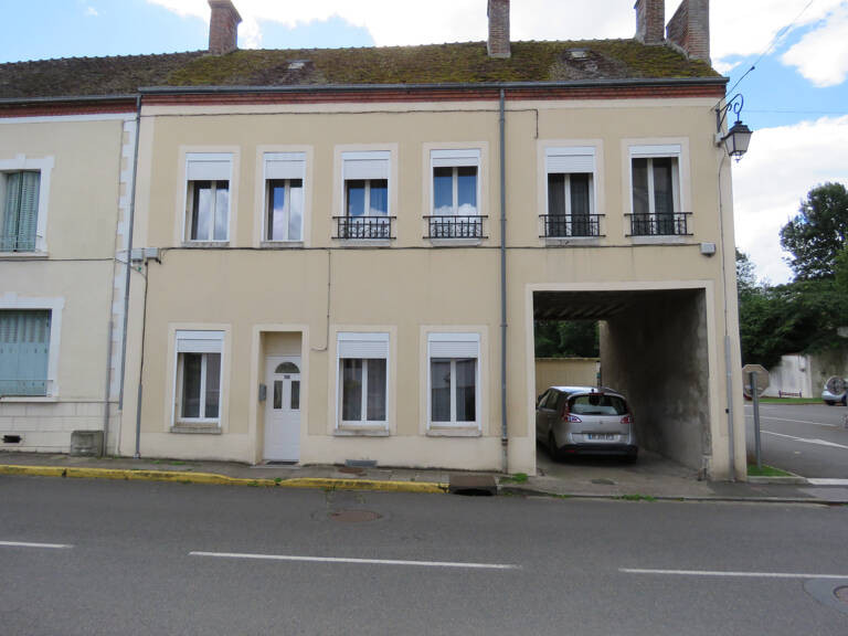 Immeuble à Nogent-sur-Vernisson — photo 1