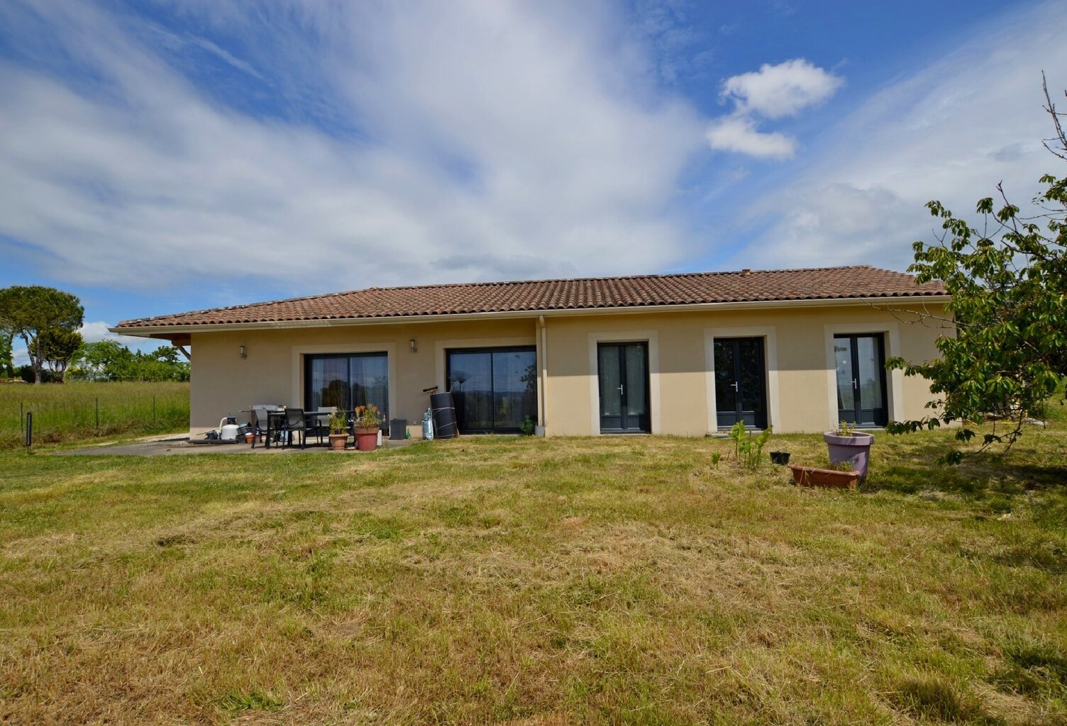 Maison contemporaine de plain-pied à Duras — photo 1