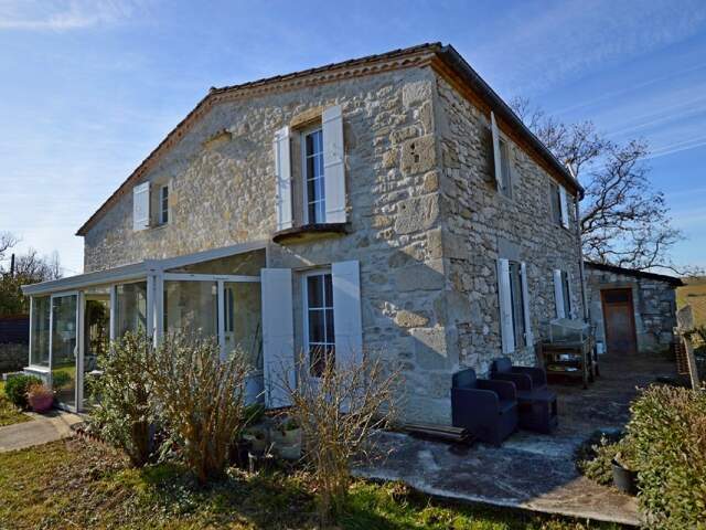 Elégante maison en pierre — photo du bien