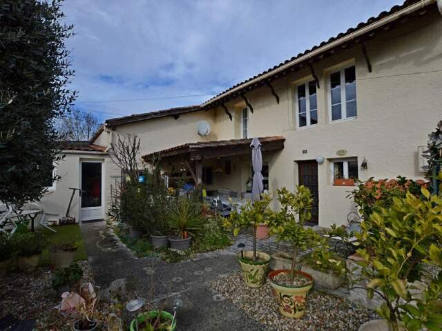 Charmante maison de village avec deux logements indépendants — photo du bien