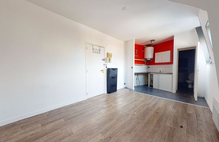 T2 EN DERNIER ETAGE DERRIERE LA GARE — photo 2