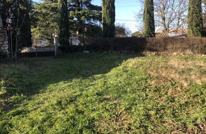 TERRAIN DE 732 m2 à BOUCHET — photo 2