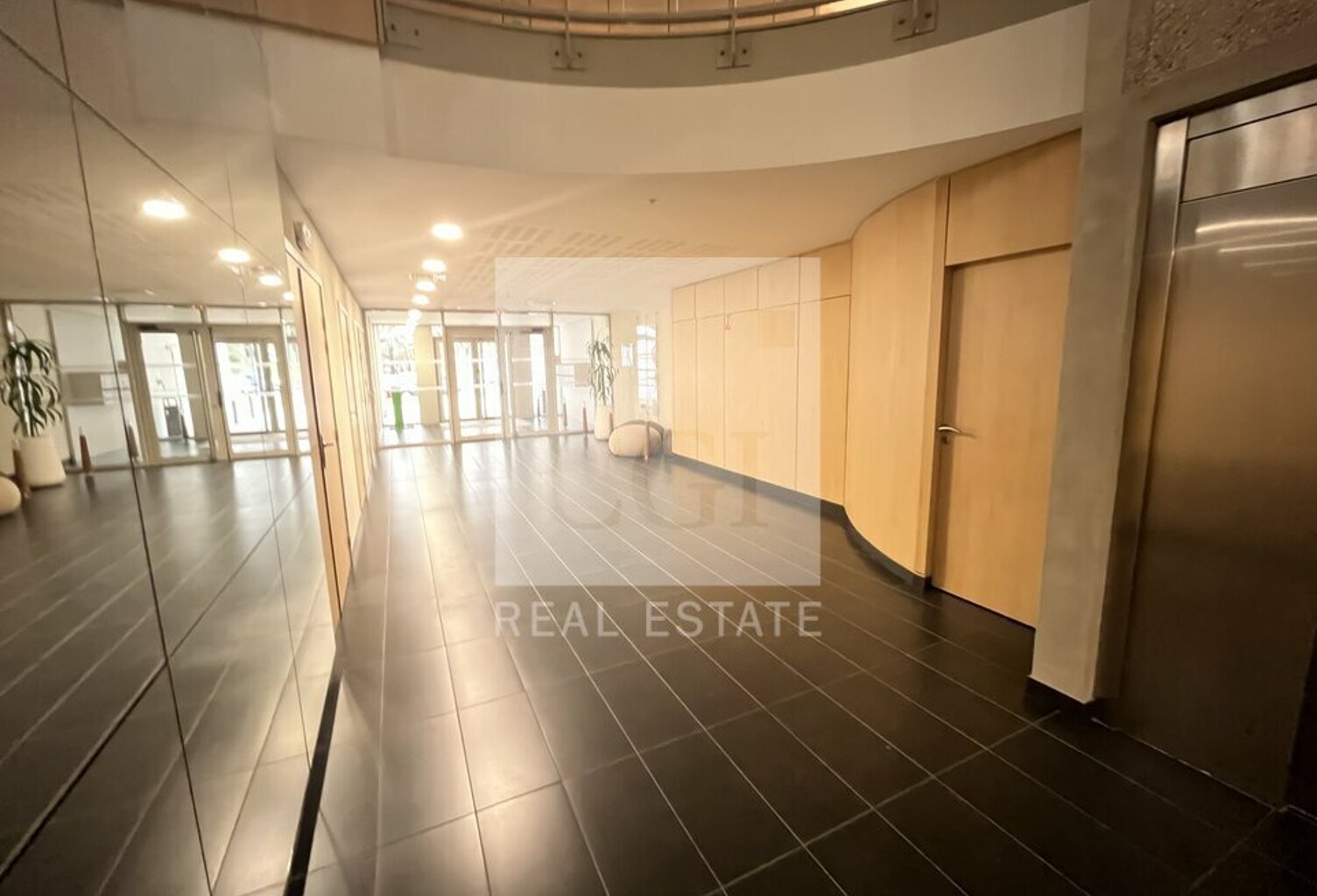 BUREAUX à LOUER — photo 1