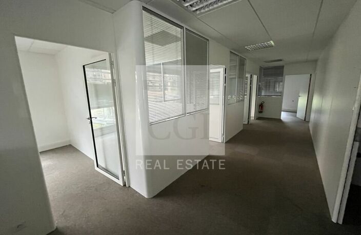 BUREAUX à LOUER — photo 2