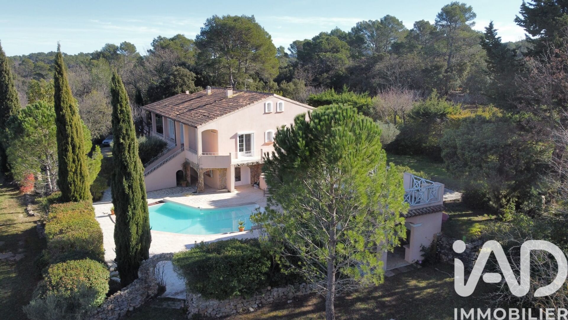 Besse-Sur-Issole - 216m² - 6p. - 4ch.