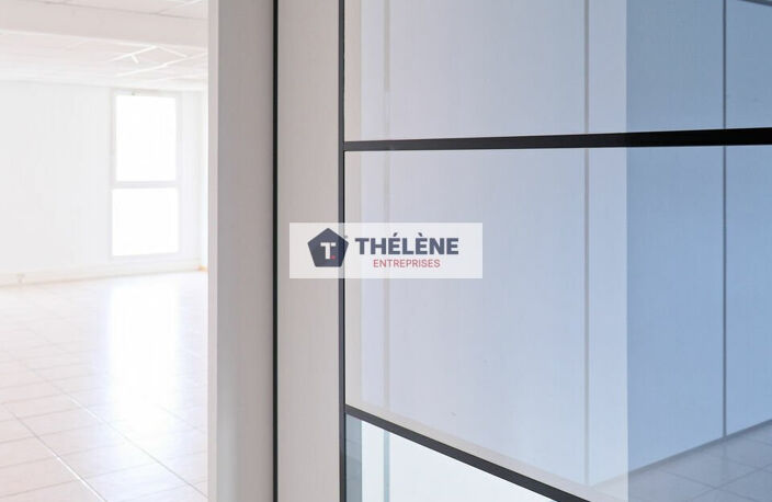 BUREAUX à LOUER — photo 2