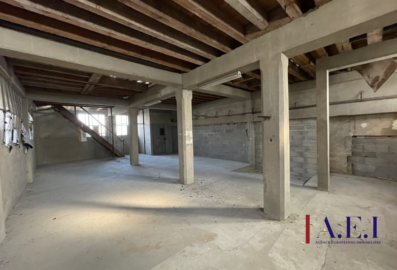 Local Commercial et Bâtiments 330 m² sur 420 m² de Terrain — photo 1