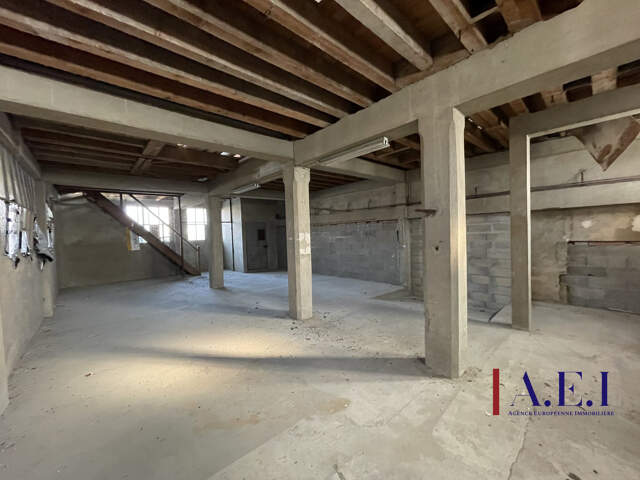 Local Commercial et Bâtiments 330 m² sur 420 m² de Terrain — photo du bien