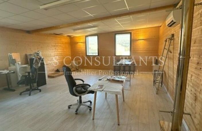 ENTREPOT + BUREAU à louer — photo 3