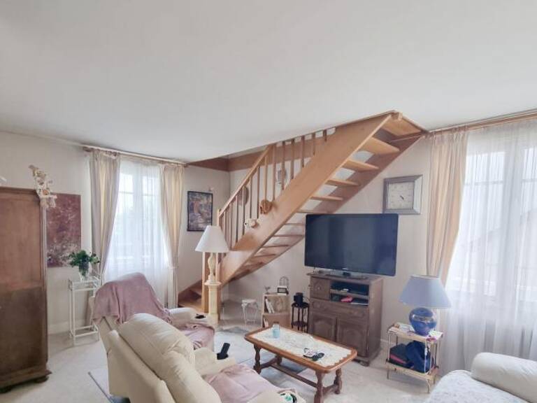 SAINT-AMAND MONTROND: Maison T4 sur sous-sol, sur un terrain — photo 1
