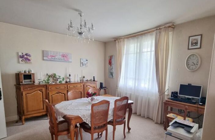 SAINT-AMAND MONTROND: Maison T4 sur sous-sol, sur un terrain — photo 2