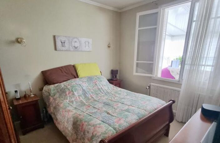 SAINT-AMAND MONTROND: Maison T4 sur sous-sol, sur un terrain — photo 4