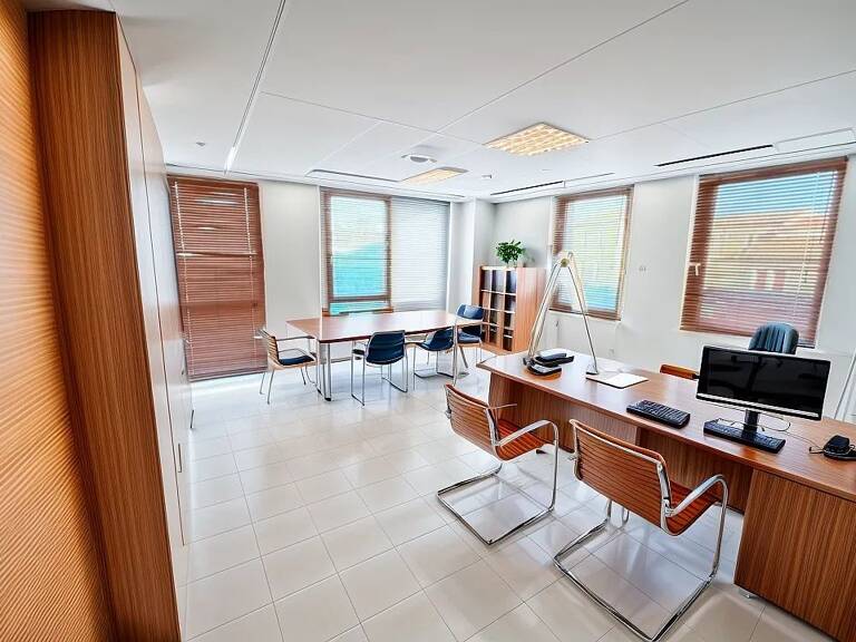 Bien Commercial À Vendre — photo 1