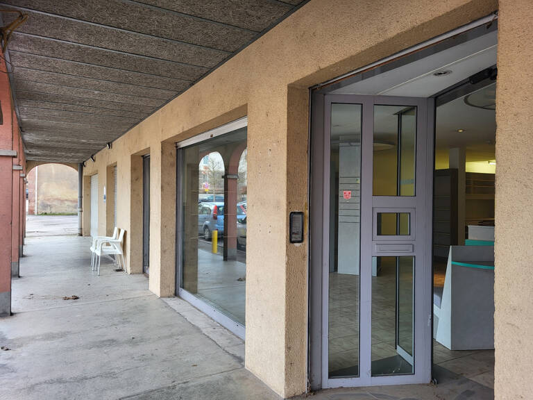 Local commercial de 130 m2, 17 Place Abbatiale 88480 Etival- — photo 1