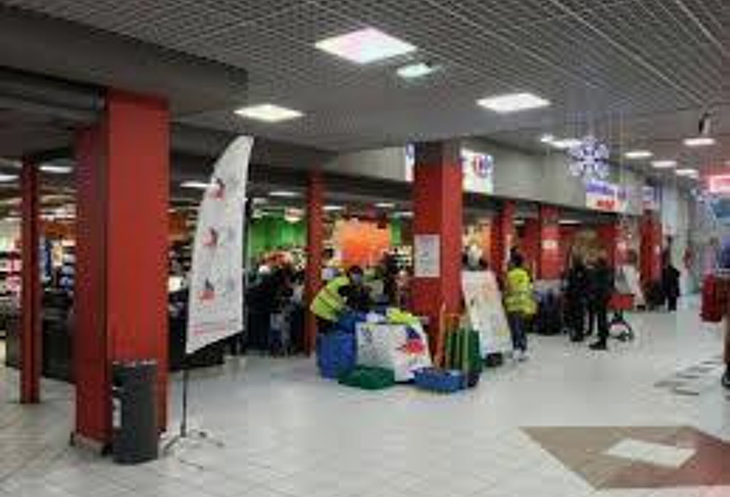 MURS COMMERCIAUX  dans galerie commercial 75018 — photo 1