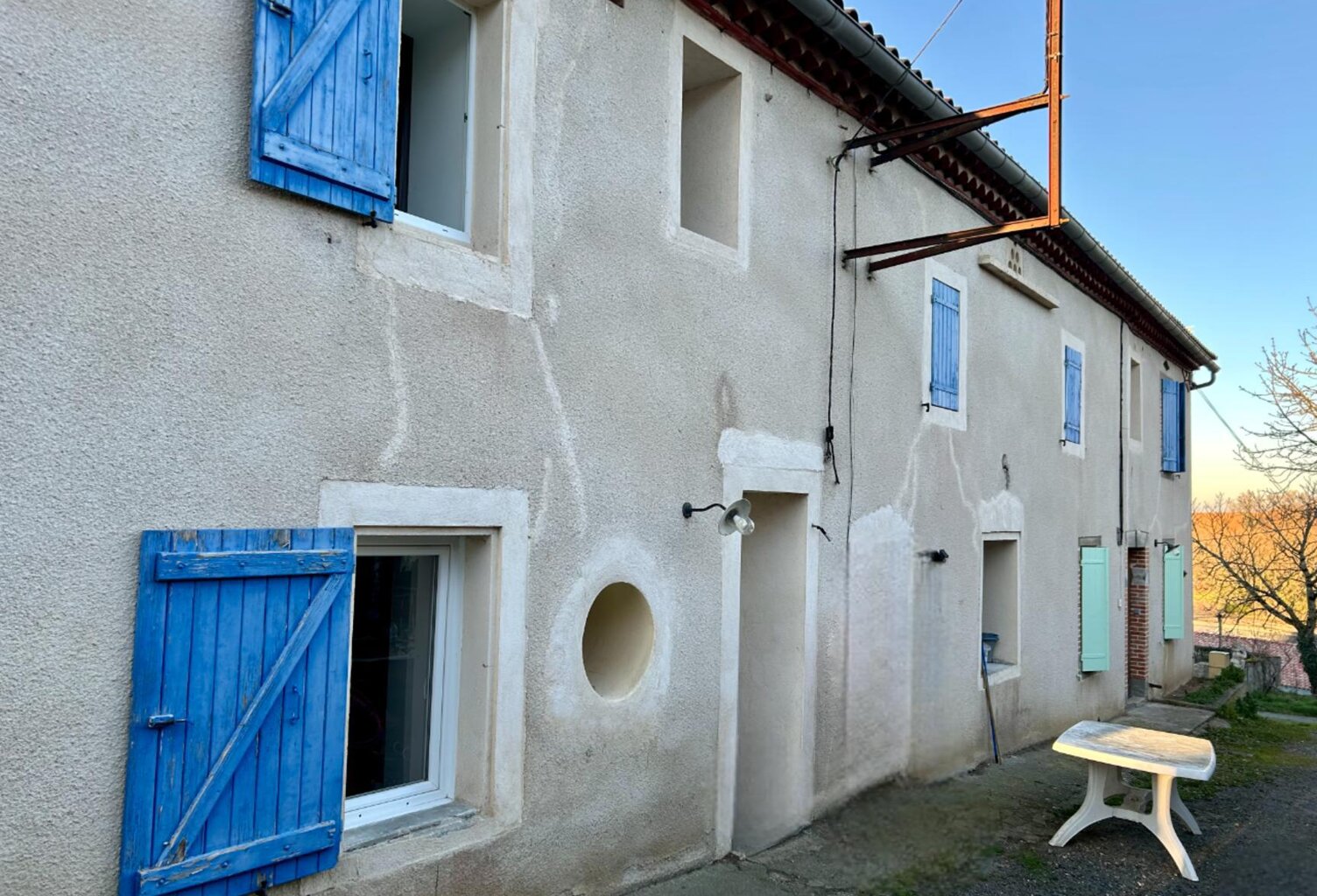 Ferme divisée + dépendances — photo 1
