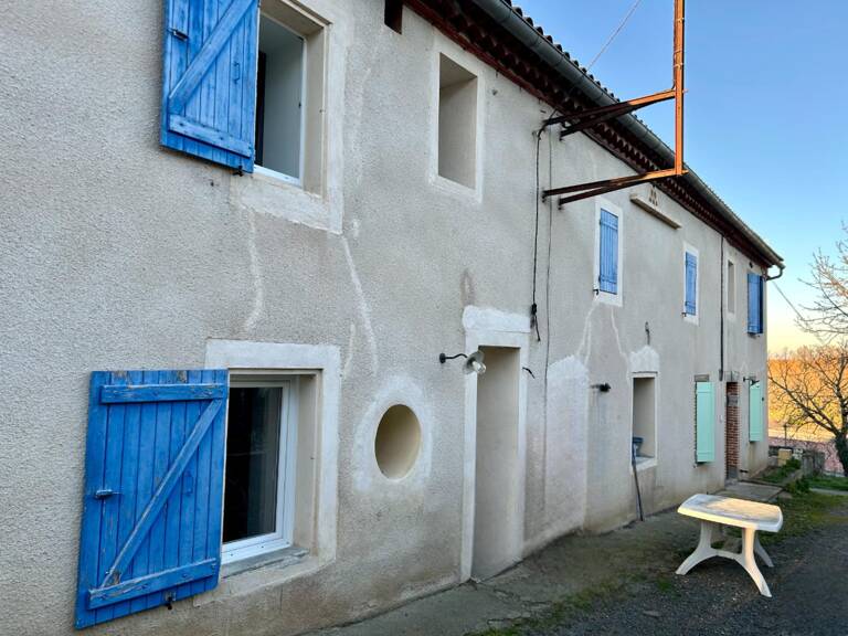 Ferme divisée + dépendances — photo 1
