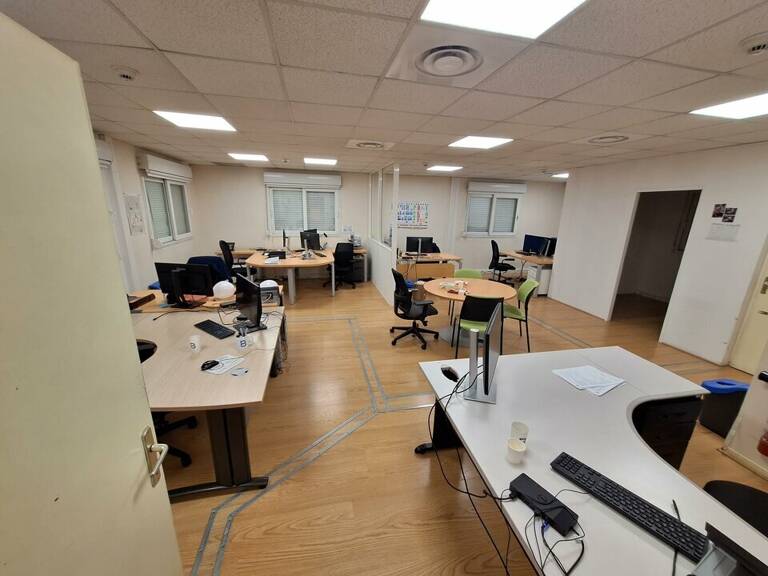 BUREAUX à LOUER — photo 1