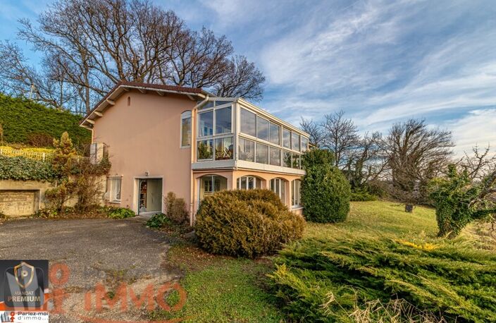 Villa — photo 2