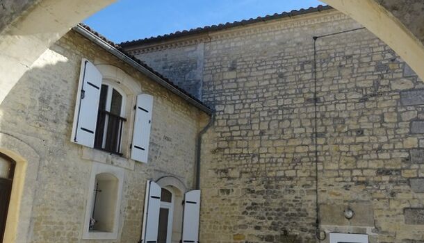 Villa / Maison 8 pièces  à vendre Hiersac 16290