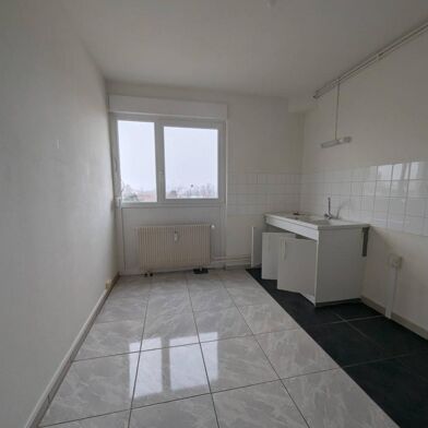 Appartement 4 pièces 749 €