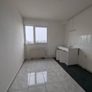 Appartement 4 pièces 806 €