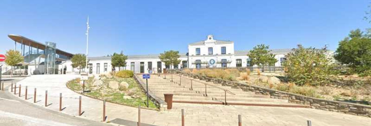 Commerce  3004 m² à louer à Morlaix (29600)