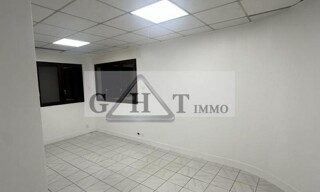 Bureau  300 m² à louer à Ris-Orangis (91130)