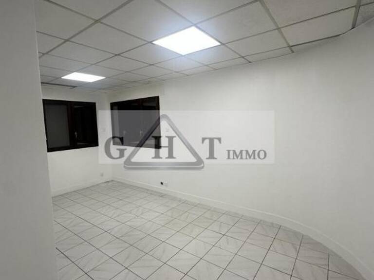 BUREAUX 300 M² INDEPENDANT — photo 1