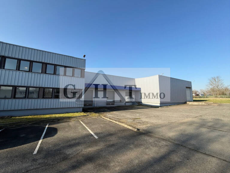 Entrepot de 2280m² à Louvres — photo 1