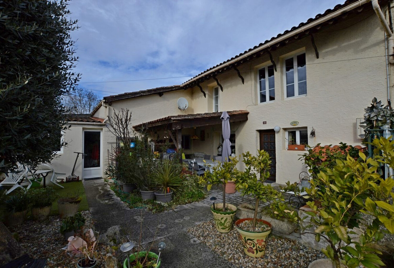 Charmante maison de village avec deux logements indépendants  — photo 1