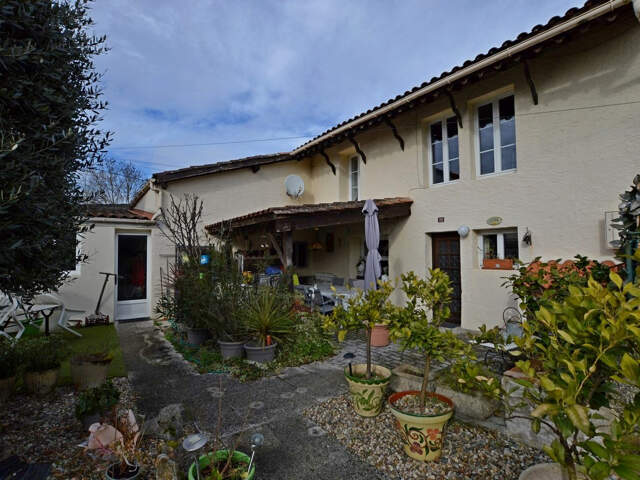Charmante maison de village avec deux logements indépendants  — photo du bien