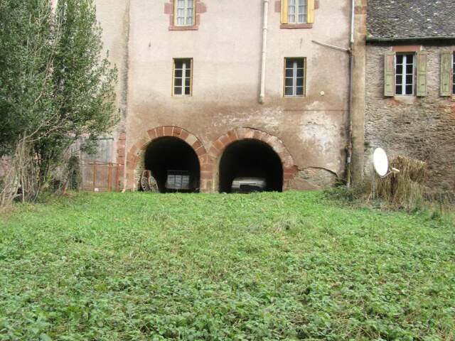 EXCLUSIVITE CONQUES Maison en pierre de 104 m² environ avec jardin à rénover — photo du bien
