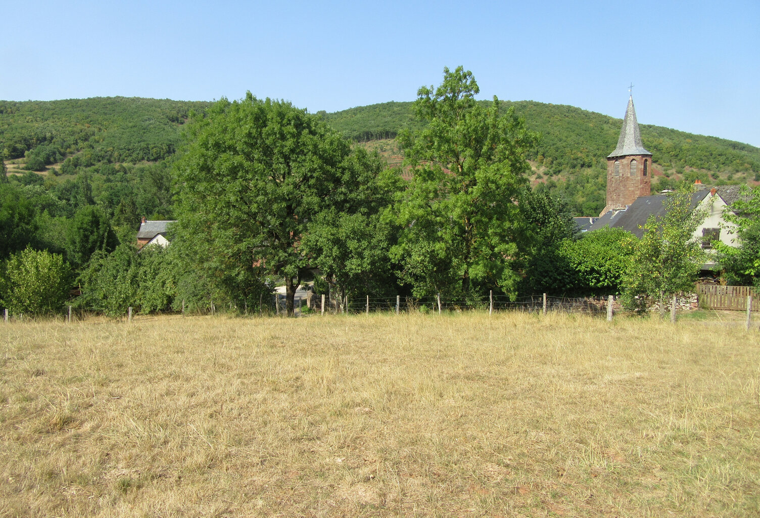 TERRAIN A BATIR DE 1015 M² — photo 1