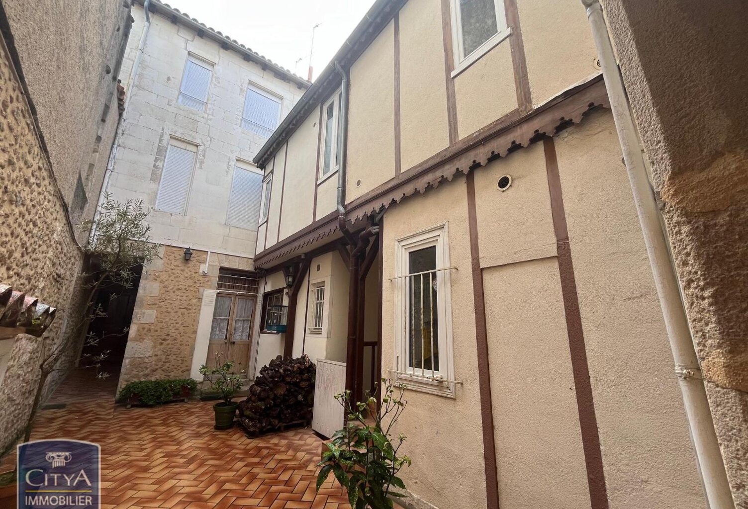 Vente immeuble   Poitiers (86000) — photo 1