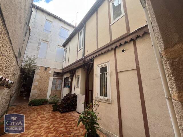 Immeuble à Poitiers — photo du bien