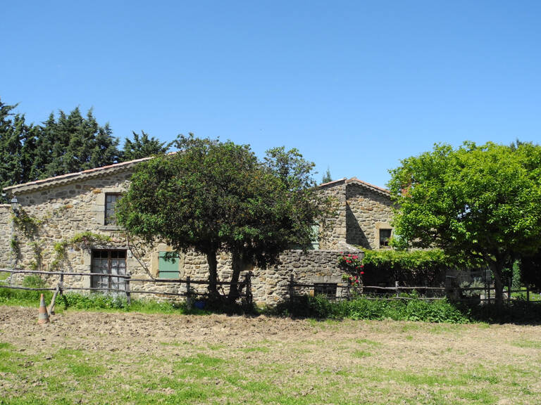 MAISON EN PIERRE  DE 181 M2 AVEC GÎTE SUR UN  TERRAIN CONSTR — photo 1